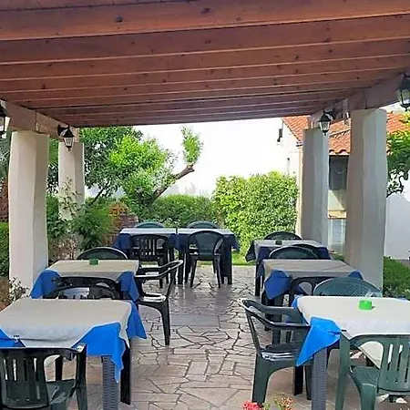 La 4*